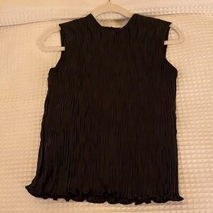 Elegant Black Sleeveless Crushed Top / women’s size medium